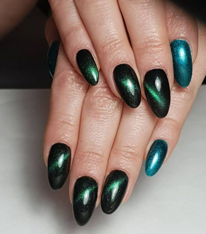 Velvet and Cat Eye Nail