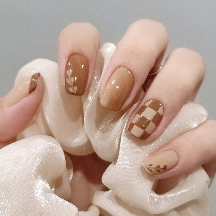 Latte Glow Nails